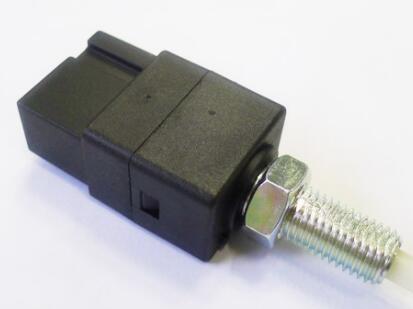 PERA LUZ FRENO HYUNDAI ATOS 93810-1C100 938101C100 2P Ttype