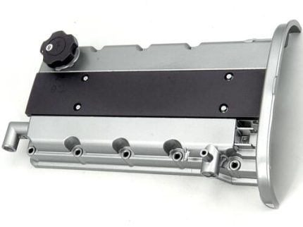 96473698-ALU TAPA VALVULA ALUMINIO C/CODO GM AVEO 07/12 C/EMPACADURA TAPA VALVULA MORADA