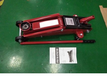 3T/20.2KG MIN HEIGHT 130MM MAX HEIGHT 4100MM FLOOR JACK RED 3TON T 83003 COLOR BOX