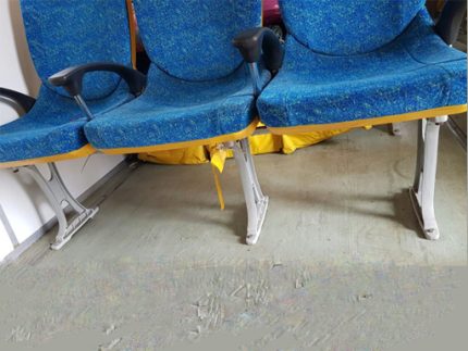 3 SEATS PER CHAIR WITH HANDRAILS & LEGS