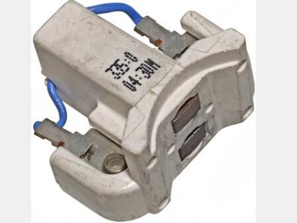 HD-609 39-207 136216 F1DZ10347A BG320 44400 CARBON BRUSH HOLDER FORD 3G IR/EF ALTERNATORS